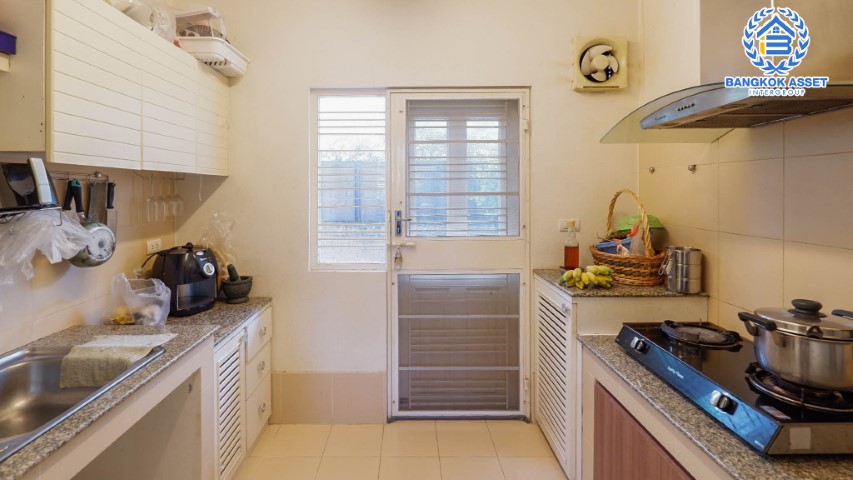 บ้านเดี่ยวมือสองย่านนนทบุรีฯ ม.คาซ่าแกรนด์ รัตนาธิเบศร์-ราชพฤกษ์ เนื้อที่กว้างขวางมากถึง 111 ตร.ว. ฟังก์ชัน 4 ห้องนอน 5 ห้องน้ำ ที่จอดรถ 5 คัน แถมฟรี! เครื่องปรับอากาศ 7 เครื่อง บนทำเลแห่งการเดินทาง ใกล้รถไฟฟ้าสายสีม่วง "สถานีบางรักใหญ่"...